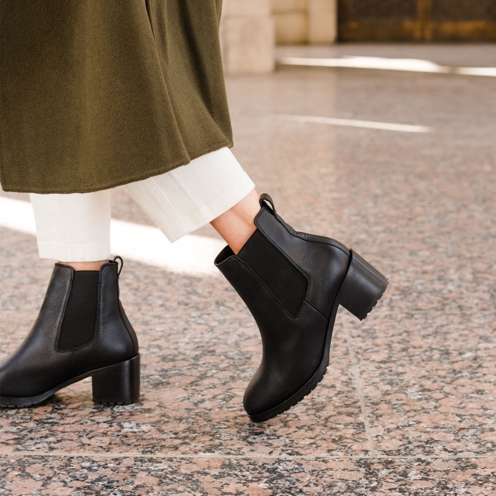 New in box Nisolo x Anthropologie Black Chelsea Leather Ankle Booties - Picture 2 of 13